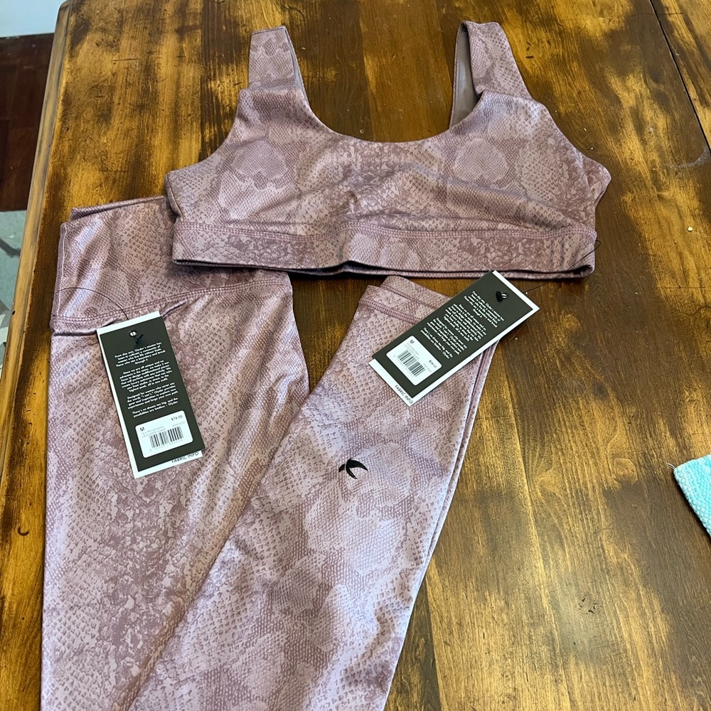 Sultry leggings and splendid bra set